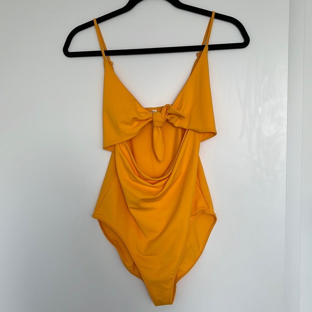 Aritzia Wilfred bodysuit - size Medium